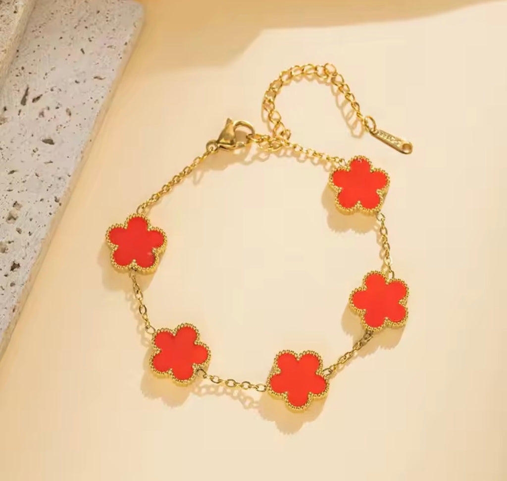 Le bracelet double face en acier inoxydable avec pétales de cinq feuilles et trèfles plaqués or