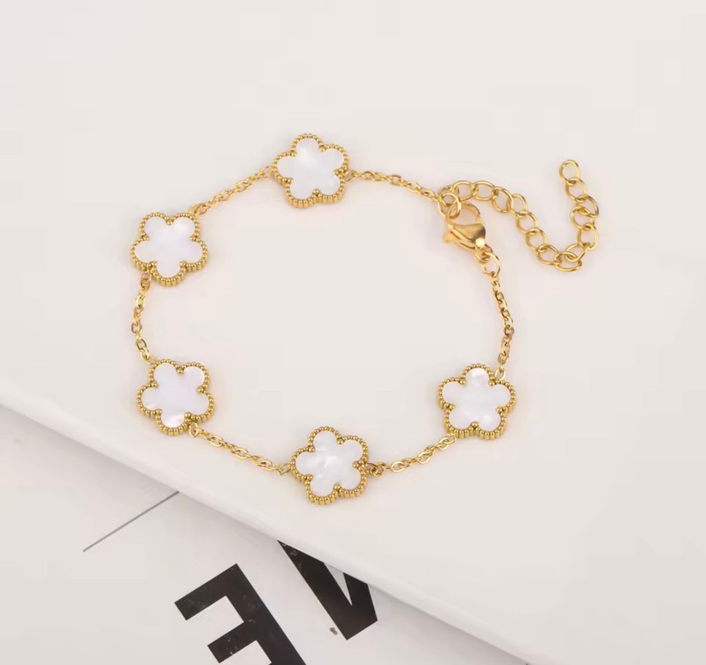 Le bracelet double face en acier inoxydable avec pétales de cinq feuilles et trèfles plaqués or
